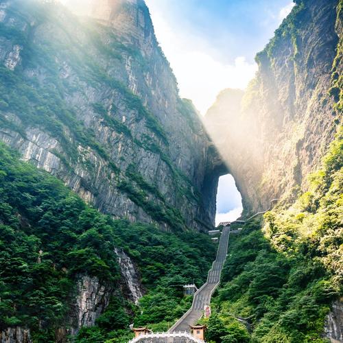 Hunan & Zhangjiajie Beyond the Postcards: Sandstone Pillars, Riverside Towns, and Living Folk Traditions