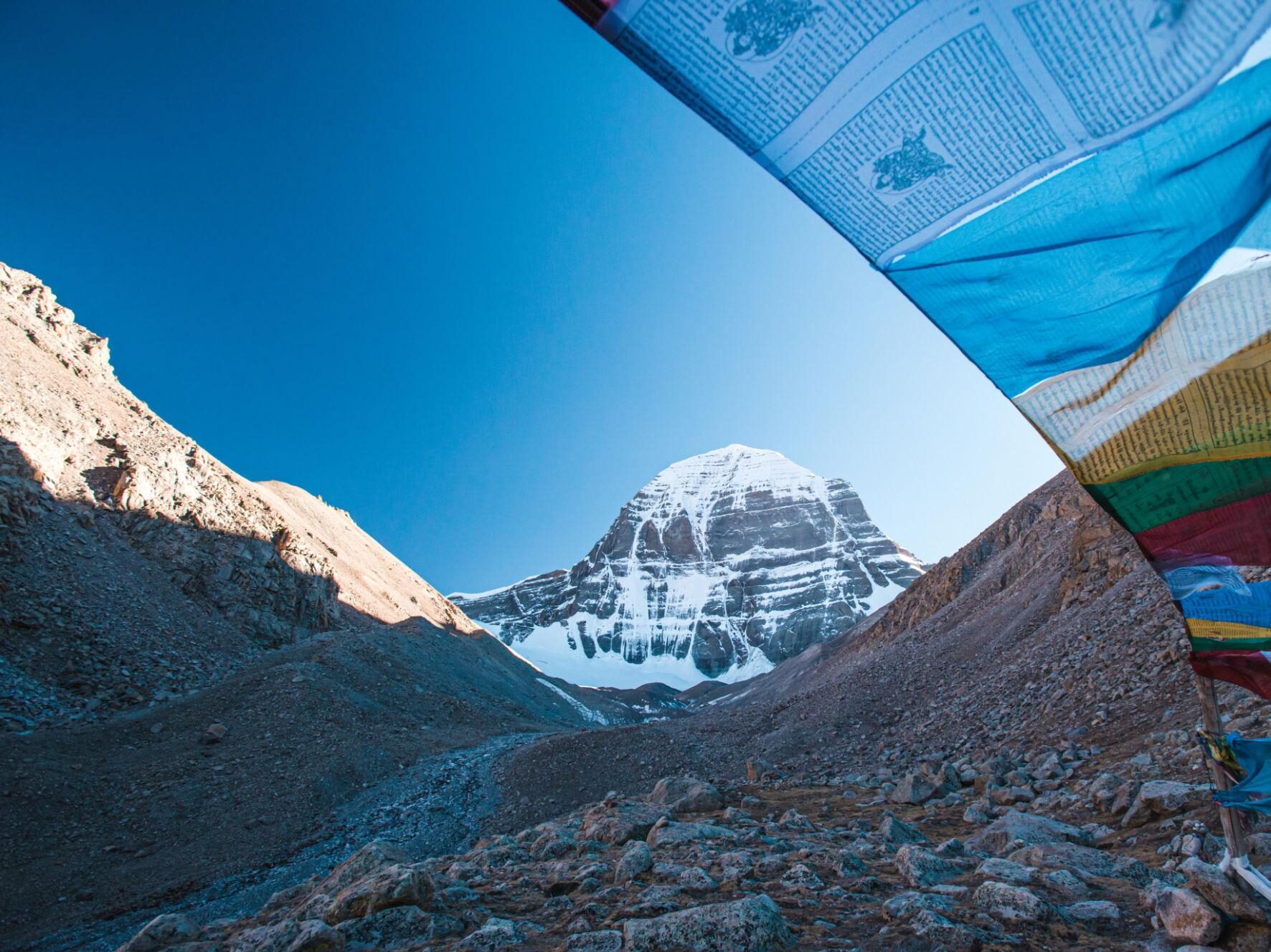 Tibet Travel Guide: Sacred Circuits, High-Altitude Villages, and Living Buddhism on the Roof of the World