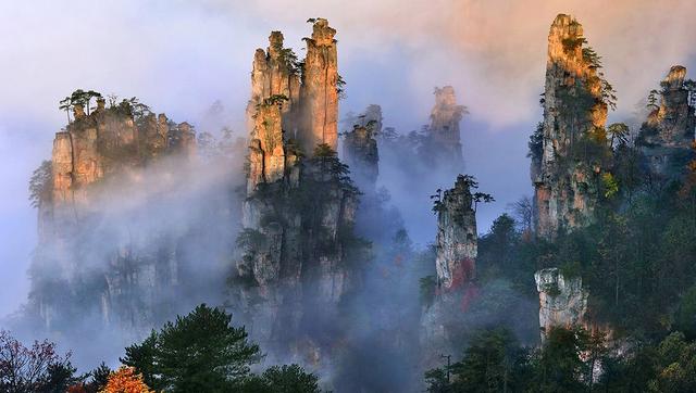 Zhangjiajie Travel Guide: Avatar Mountains, Glass Bridge Thrills, Tujia Culture & Hidden Trails