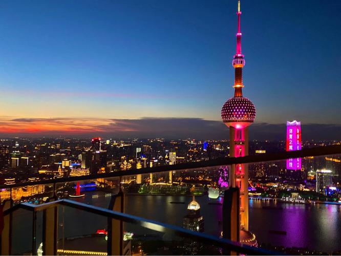 Shanghai Travel Guide: Skyline Views, Alleyway Life, River Walks, and Art Districts in China’s Most Cosmopolitan City
