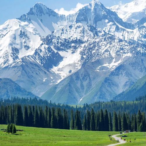 Xinjiang Travel Guide: Discover China’s Wildest Landscapes, Silk Road Heritage, and Hidden Cultural Treasures